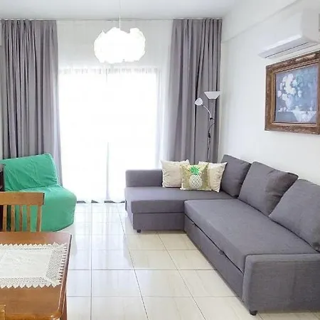 1 Bedroom In Center *